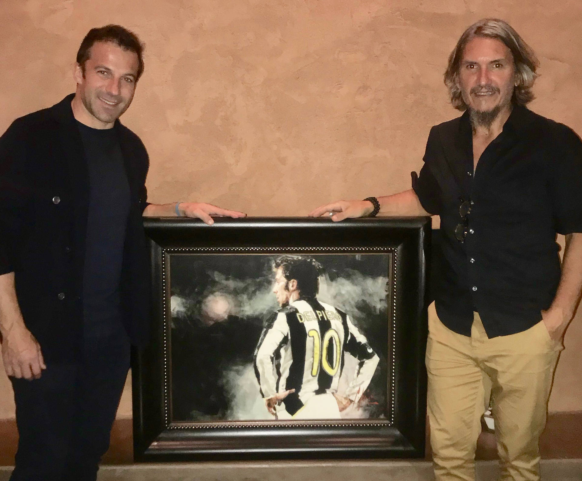 Alessandro Del Piero holding portrait next to Fabian Perez